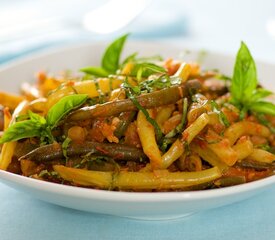 Braised Green Beans in Tomato-Garlic Sauce