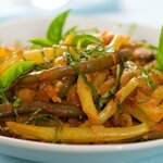 Braised Green Beans in Tomato-Garlic Sauce