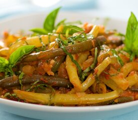 Braised Green Beans in Tomato-Garlic Sauce