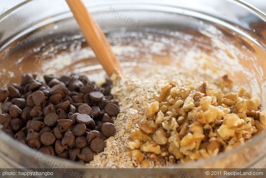 Add the oats, chocolate chips and walnuts, and stir until well mixed. 