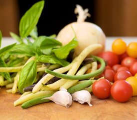 Braised Green Beans in Tomato-Garlic Sauce