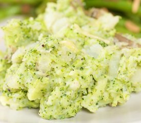 Cheesy Broccoli Mashed Potatoes