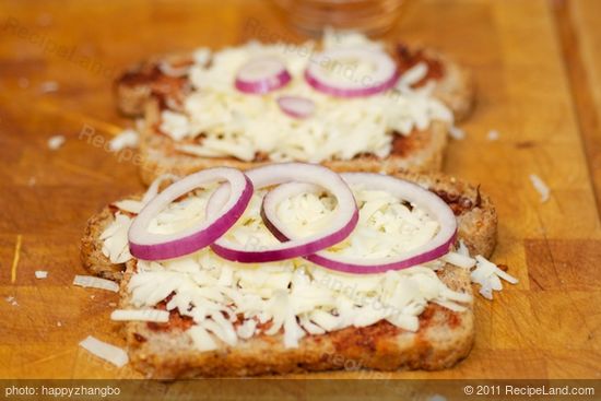 Cover bottom slice with layer of cheese, onion slices,