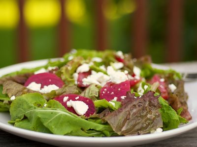 Beets and Arugula Salad with Goat Cheese