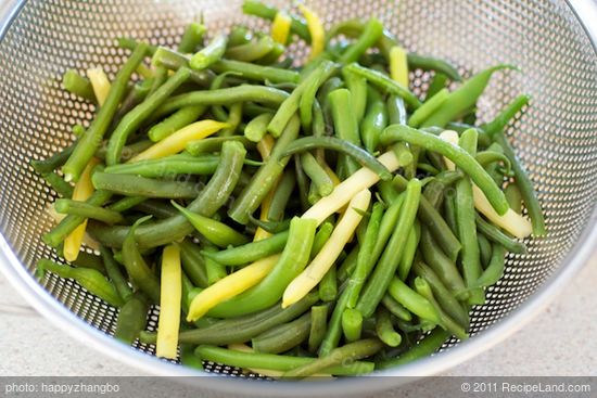 Drain the green beans in a colander and set aside.
