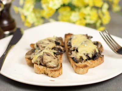 Cheesy Mushrooms on Crispy Toast