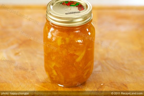 Here you have the homemade marmalade.