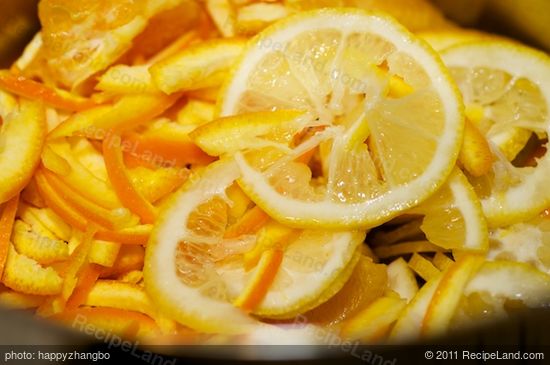 Add all the prepared oranges and lemons into a large pot.
