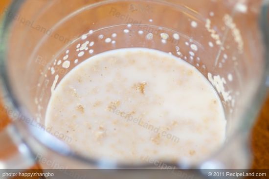 In a bowl, mix together 1/2 tablespoon brown sugar, lukewarm milk, and yeast, mix until well blended. 