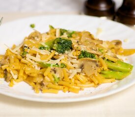 Kraft Dinner with Broccoli and Mushrooms