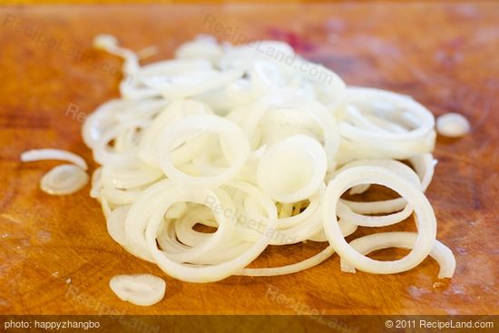 Peel and thinly slice the onions.