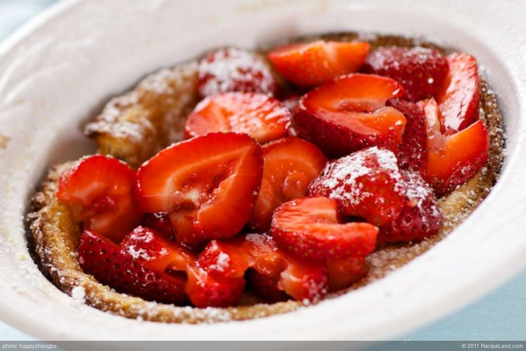 Baked German Pancakes with Fresh Strawberries recipe