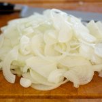 Thinly slice the onions.
