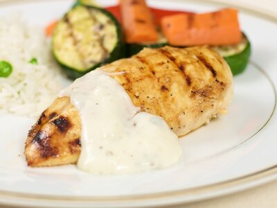 Grilled Chicken with Yogurt Sauce