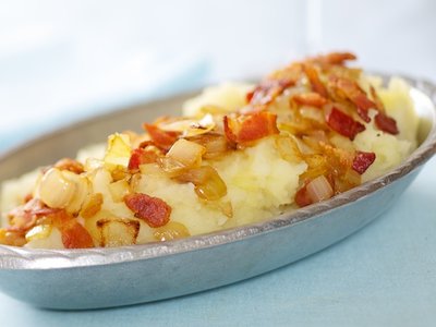 Mashed Potatoes and Apples with Bacon and Onions