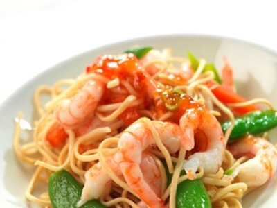 Norwegian prawns with noodles and chilli sauce 