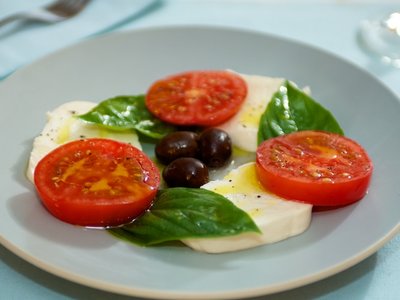 Caprese Con Mozzarella Di Bufala (Mozzarella,Tomato and Basil)