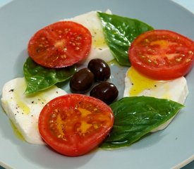 Caprese Con Mozzarella Di Bufala (Mozzarella,Tomato and Basil)