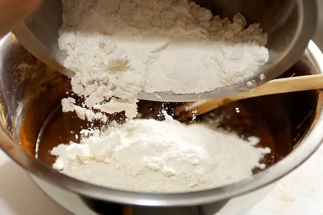 Add the mixture of flour, baking powder and salt.