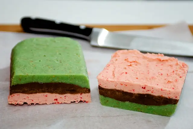 Remove foil and dough from pan, remove foil.