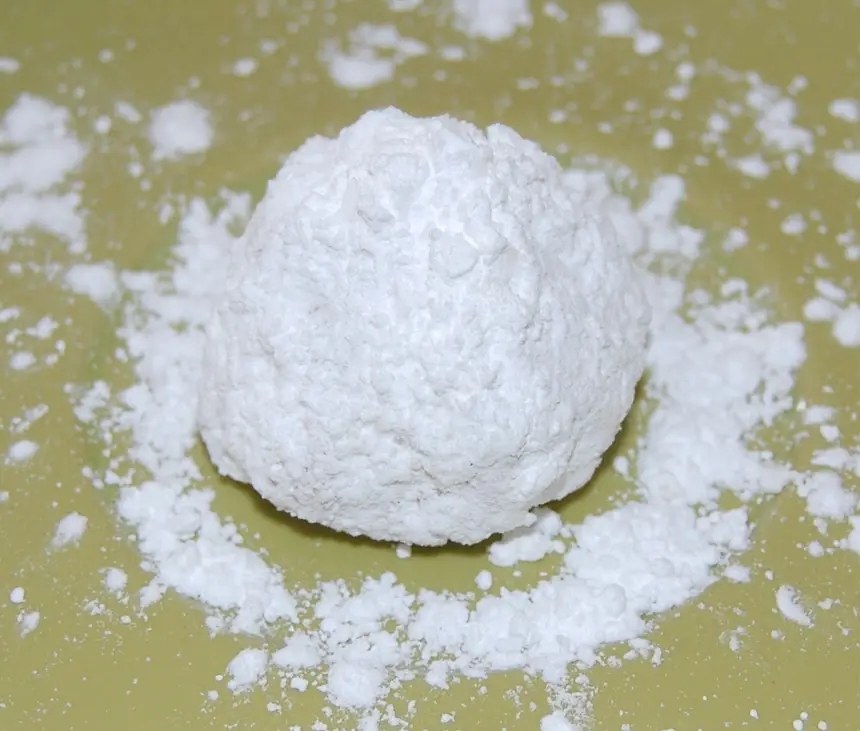 Kourabiedes--a Greek traditional recipe
