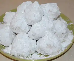 Kourabiedes--a Greek traditional recipe