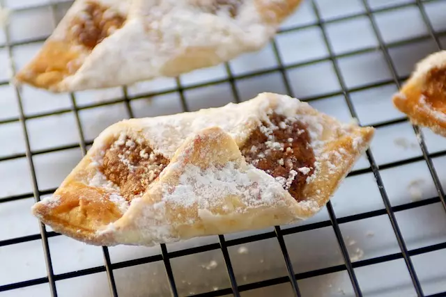 Kifli (Hungarian Walnut Cookies)