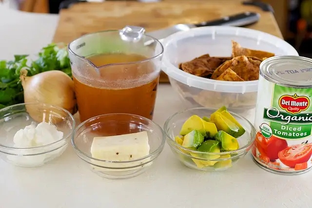 There are the ingredients you need to make this yummy and warm soup.