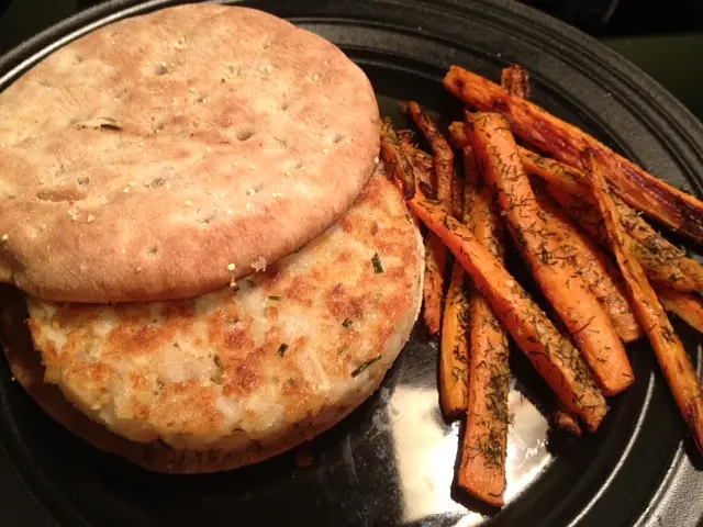 Easy & Yummy Salmon Burgers