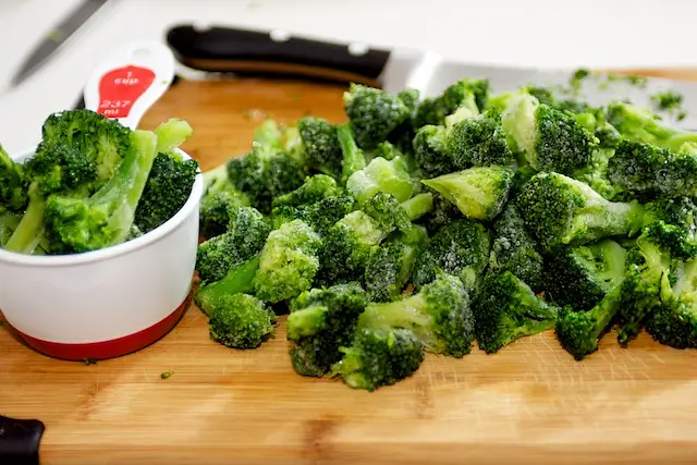 Prepare the broccoli.