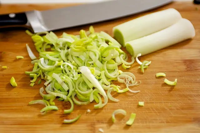 Meanwhile prepare leeks.