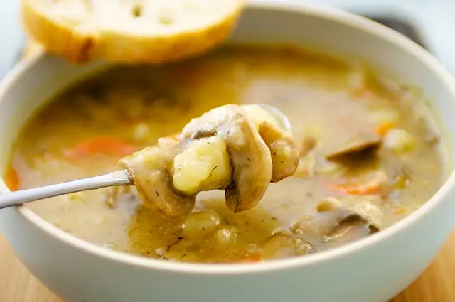 Russian Mushroom & Potato Soup 