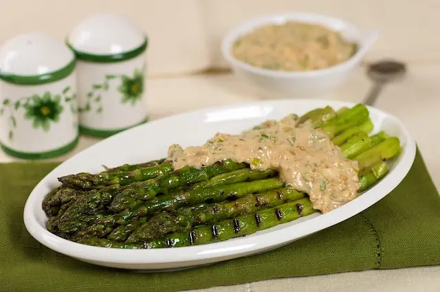 Asparagus Grilled with Curried Yogurt Dressing