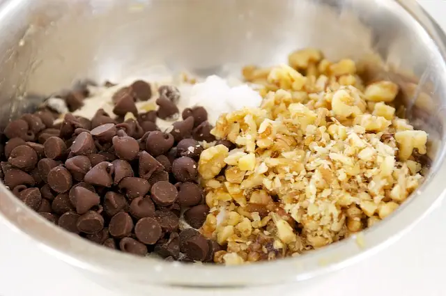 In a large bowl,
