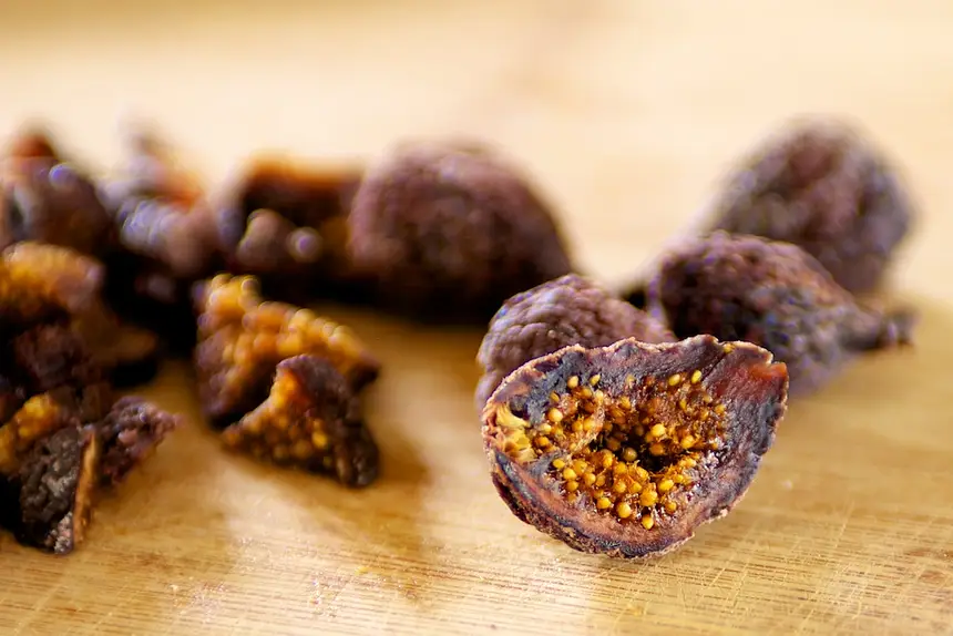 Chop up the dried figs.