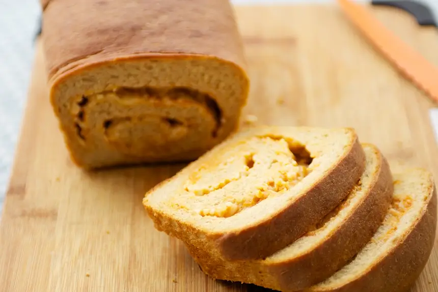 Cheddar & Hot Chili Sauce Swirl Bread
