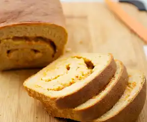 Cheddar & Hot Chili Sauce Swirl Bread