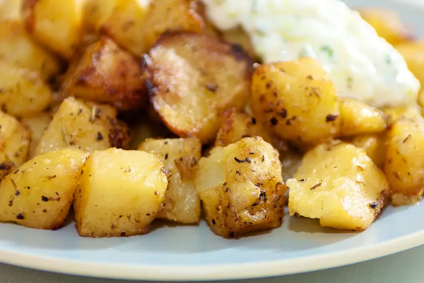 Greek potatoes with tzatizkii