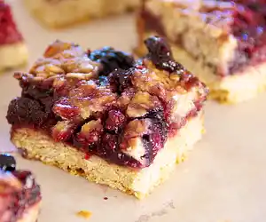 Berry Berry Streusel Bars