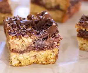 Chocolate Raspberry Streusel Squares