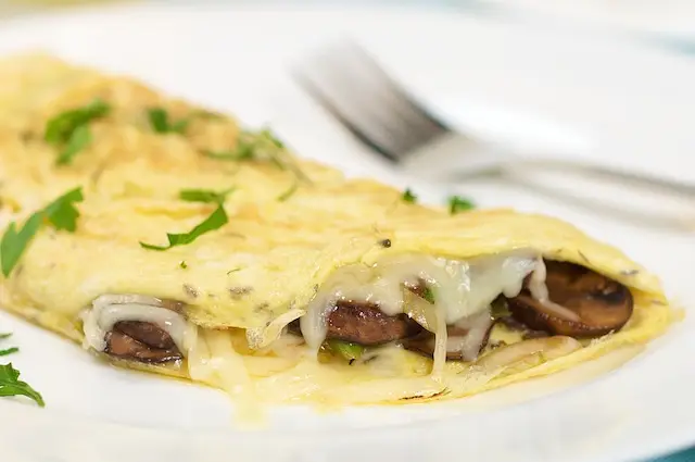 Breakfast Mushroom & Cheese Omelette