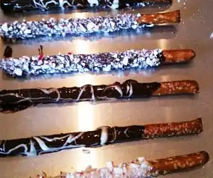 Fancy Chocolate-Dipped Pretzels
