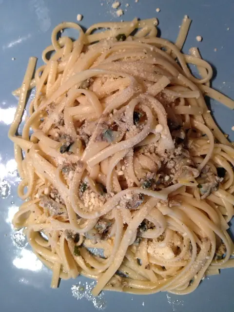 Easy Linguine with Clams