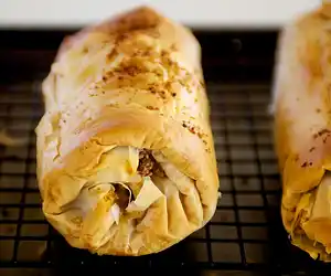 Apfelstrudel (Apple Strudel)