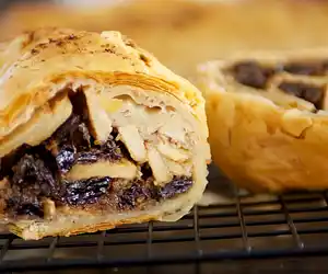 Apfelstrudel (Apple Strudel)