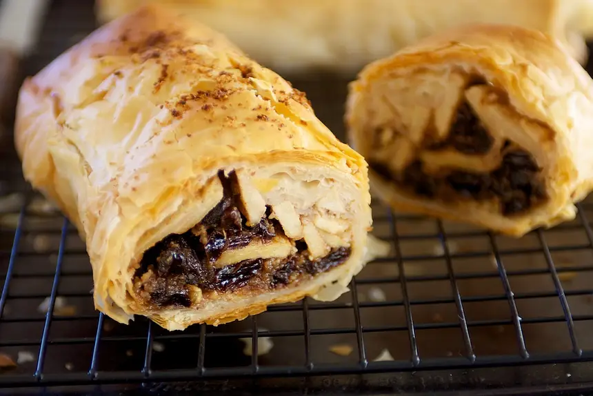 Apfelstrudel (Apple Strudel)