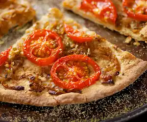 Tomato & Onion Pizza