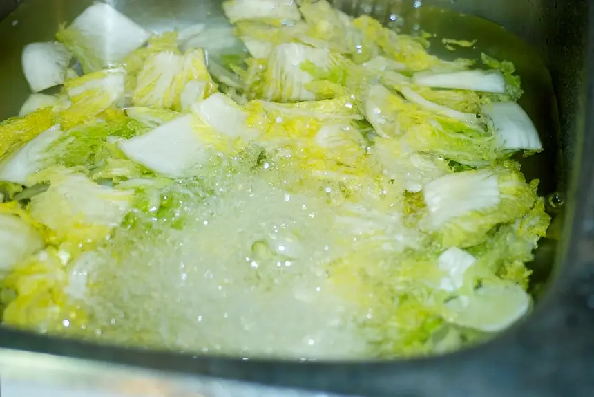Rinse the cabbage 3 to 4 times