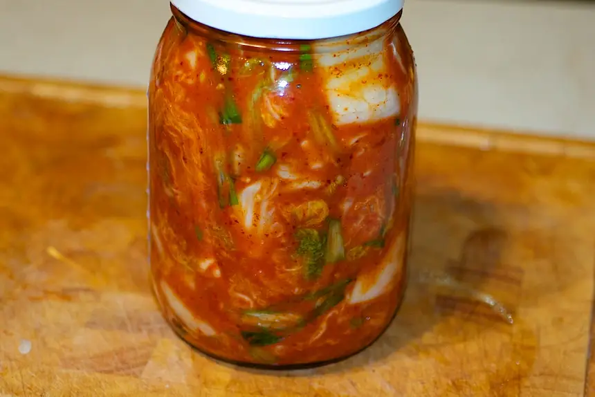 Transfer the kimchi into a jar, 