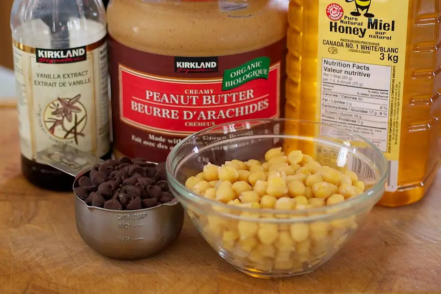 These are the ingredients you need to make these delicious protein cookies.